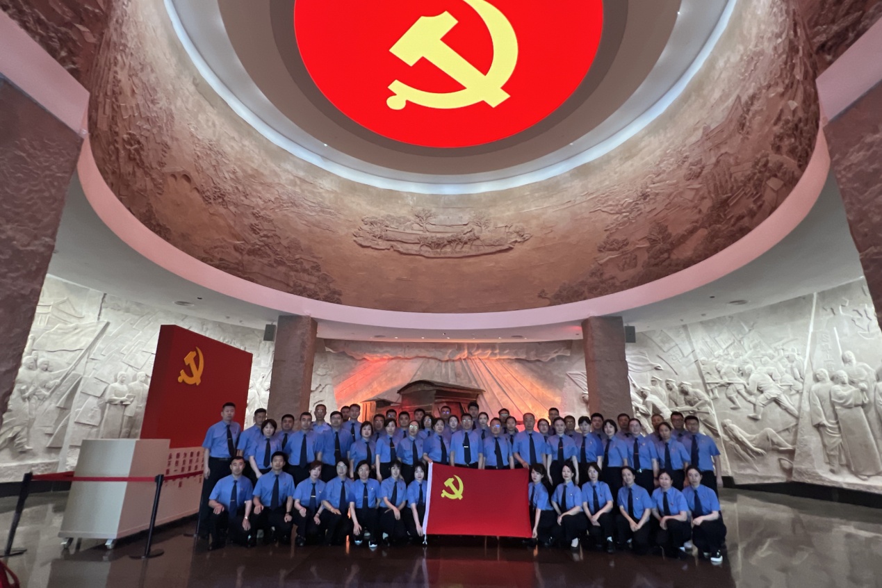 沈铁两级院55名干警参加了在上海交通大学举办的沈铁检察机关“党性修养提升”专项培训